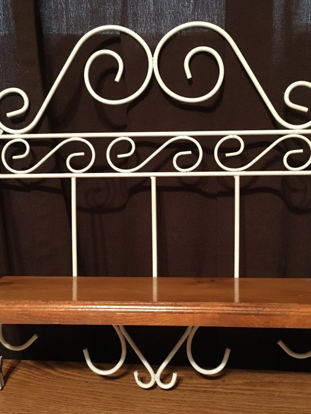 VINTAGE FARMHOUSE COTTAGE WHITE SCROLL METAL WOOD WALL SHELF 14.25 X 15.25 X5.25
